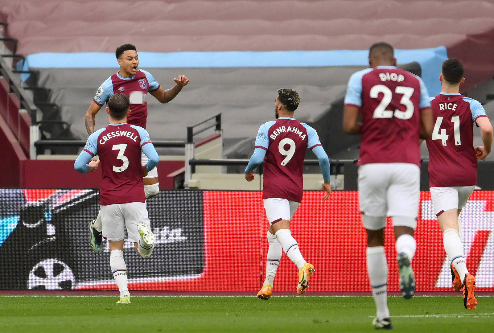 徐新：东亚杯算是正常发挥，本土球员该多尝试而不是传安全球.